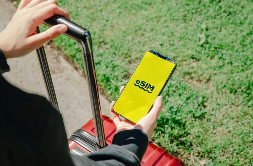 Benefits of an eSIM for frequent travellers to the UK