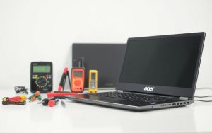 How to fix Acer laptop black screen?