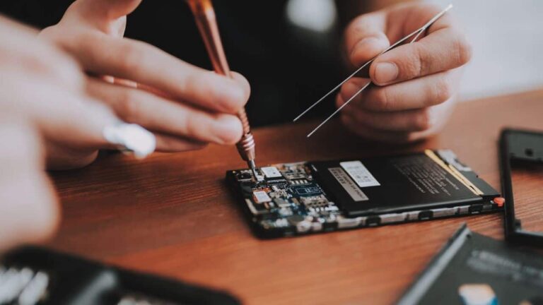 How to Choose a Reliable Phone Repair Service